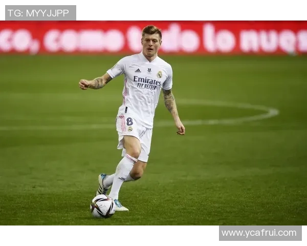 简约风格足球明星帆布画作品欣赏与创作指南