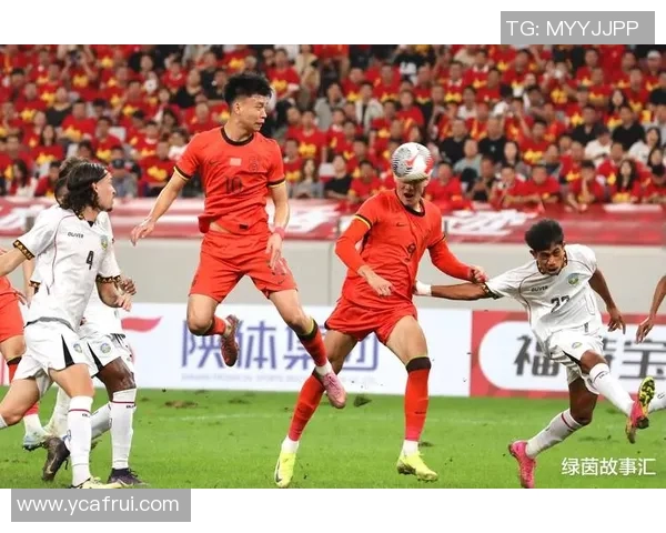 中国足球即将迎战强敌期待精彩对决球迷热情高涨助力球队奋勇争胜